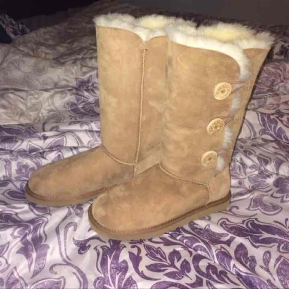 UGGS BAILEY BUTTON CAMEL